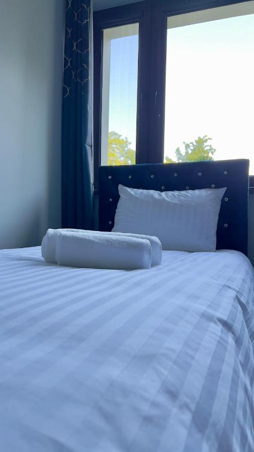 Aparthotel W Dolinie Stawow Zator By Housine Las Exterior foto