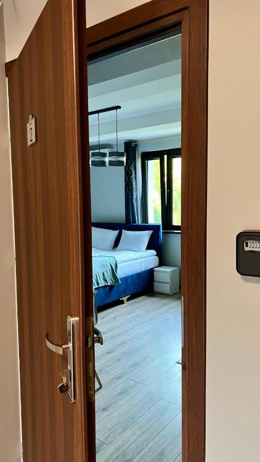 Aparthotel W Dolinie Stawow Zator By Housine Las Exterior foto