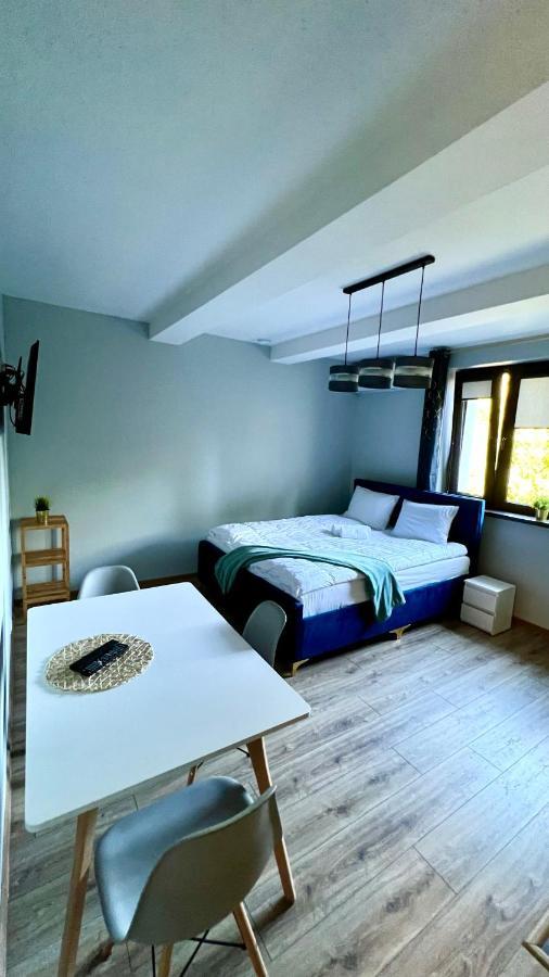 Aparthotel W Dolinie Stawow Zator By Housine Las Exterior foto